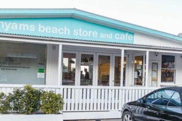 A SEASIDE CAFE