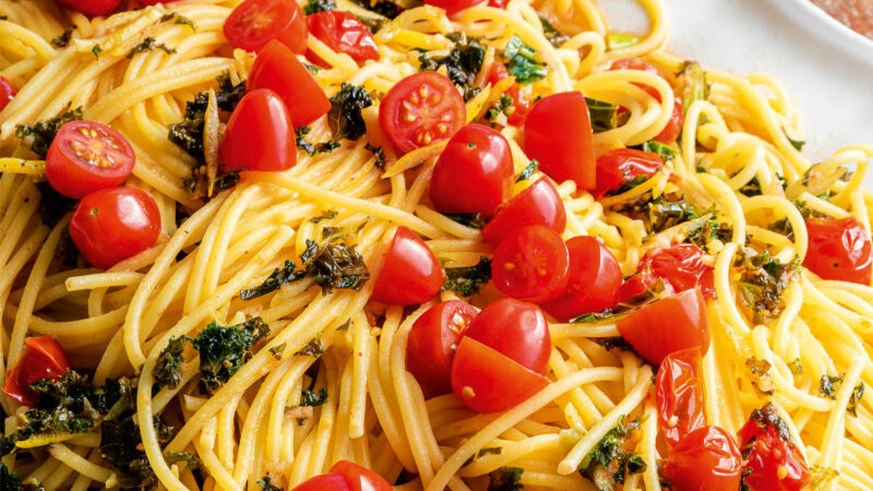 Lemon, tomato & kale spaghetti Recipe